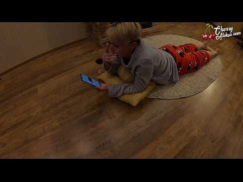 ❤️ Τρελή ξανθιά ρουφάει τεράστιο πουλί και χοροπηδάει πάνω του - πρωκτικό σεξ ❤❌ Γαμημένο βίντεο ☑